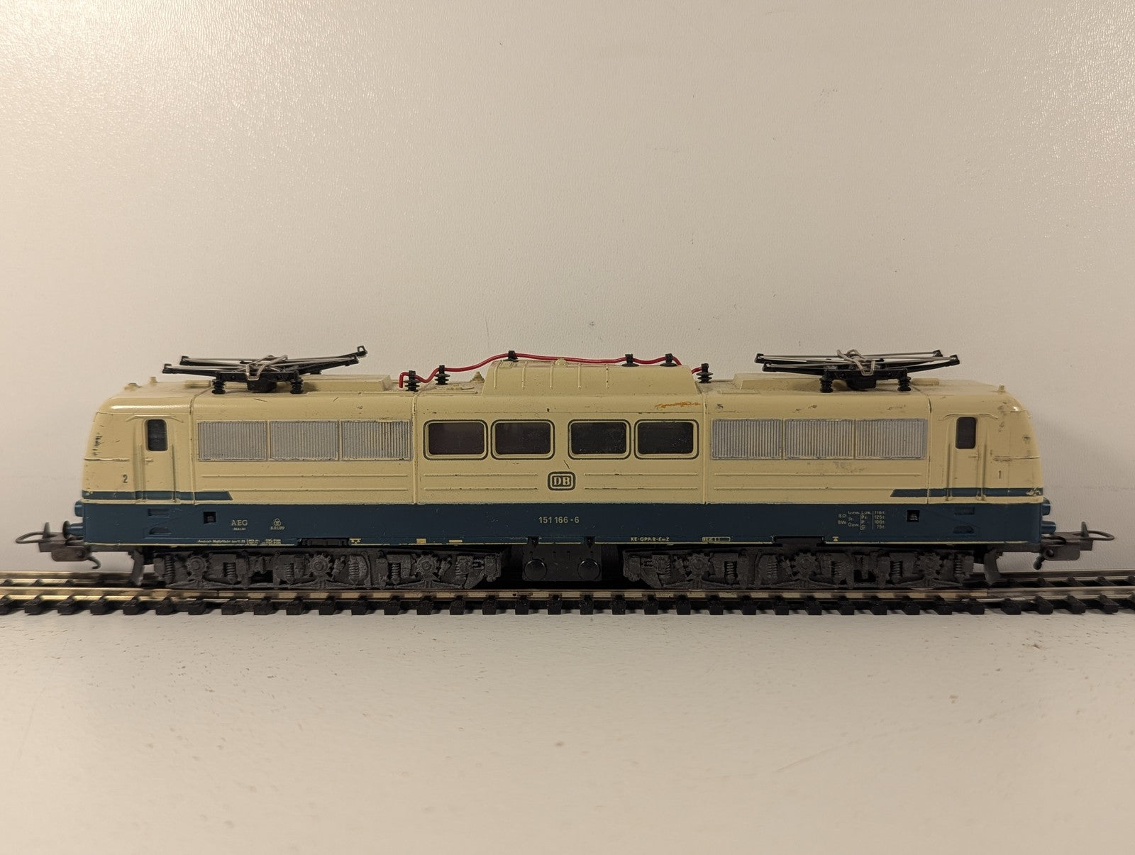 Liliput HO Scale DB Class 151 Electric Locomotive 151 166-6