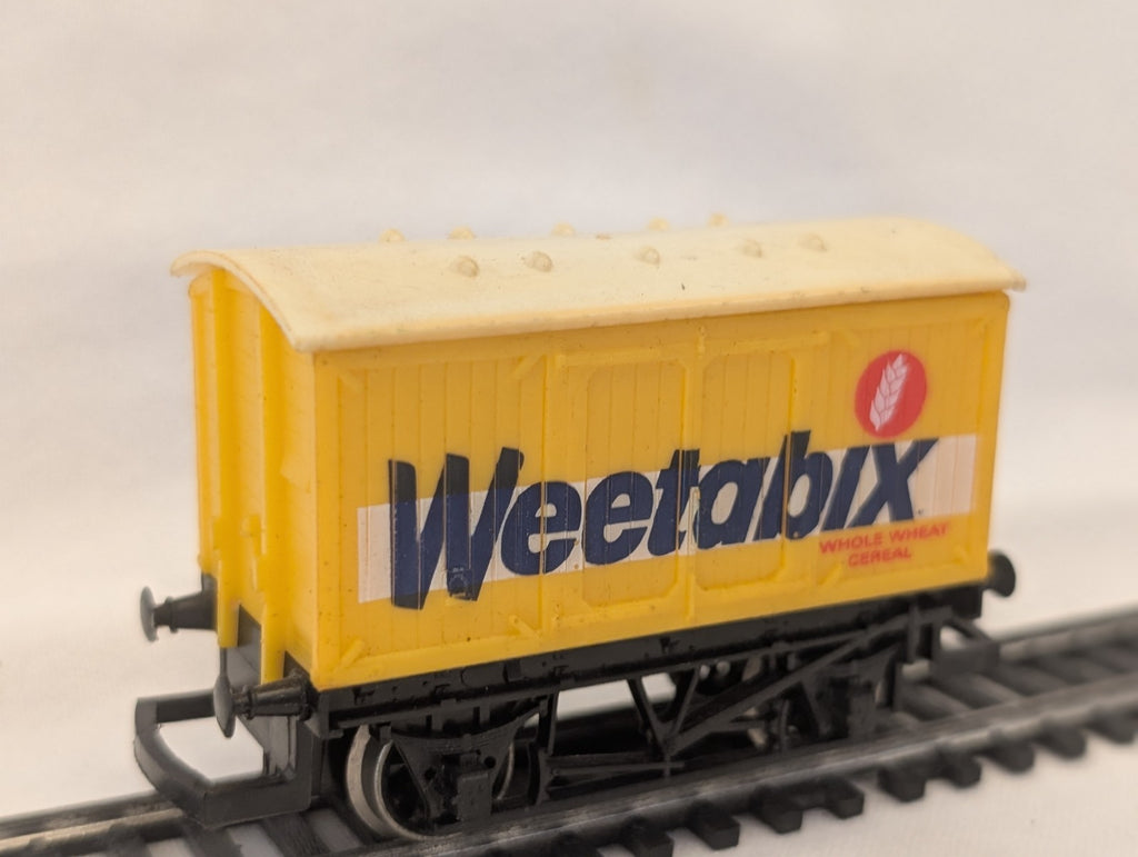 Hornby R728 OO Gauge “Weetabix” Closed Wagon