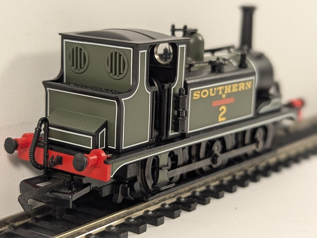 Hornby OO Gauge Class A1X Terrier 'Freshwater' Locomotive 2 SR Olive Green R2063