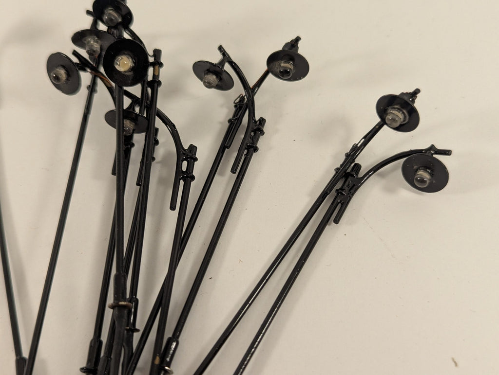 OO Gauge Swan Neck Lamp Posts Street Lamps Black