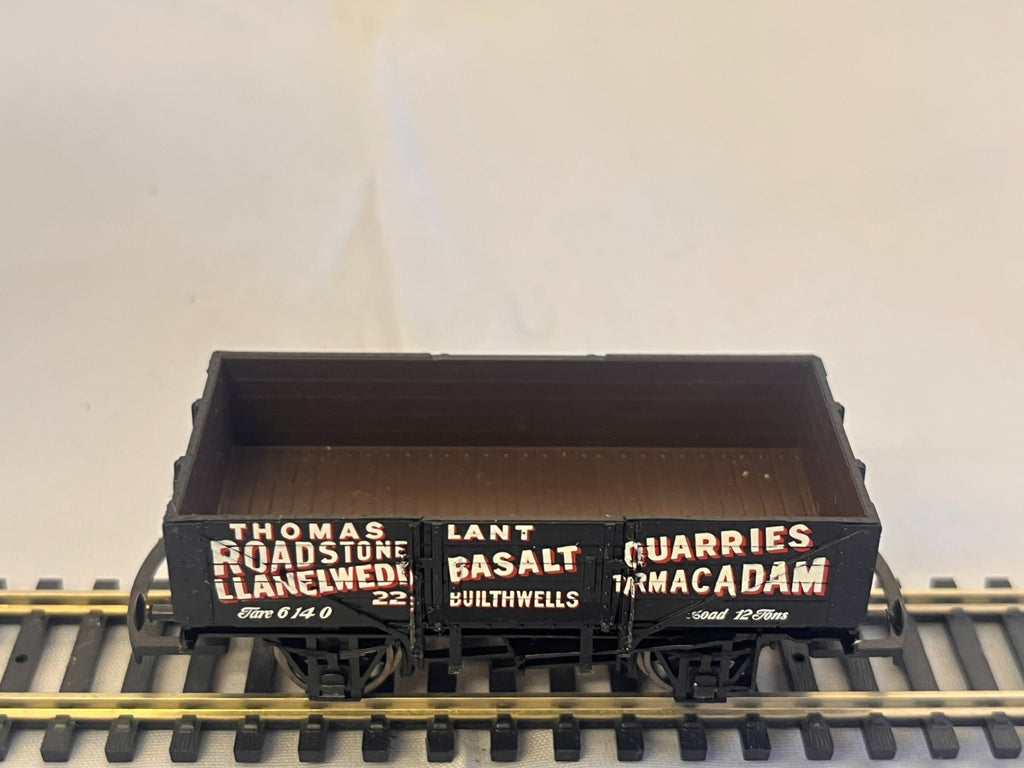 Hornby OO Gauge Thomas Lant Basalt Quarries 5 Plank Wagon