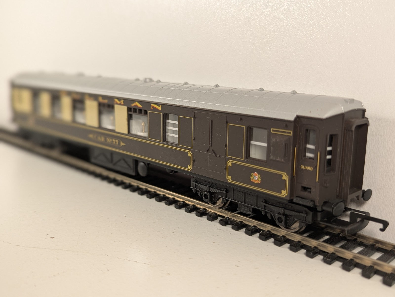 Hornby OO Gauge Pullman Parlour Car No.77
