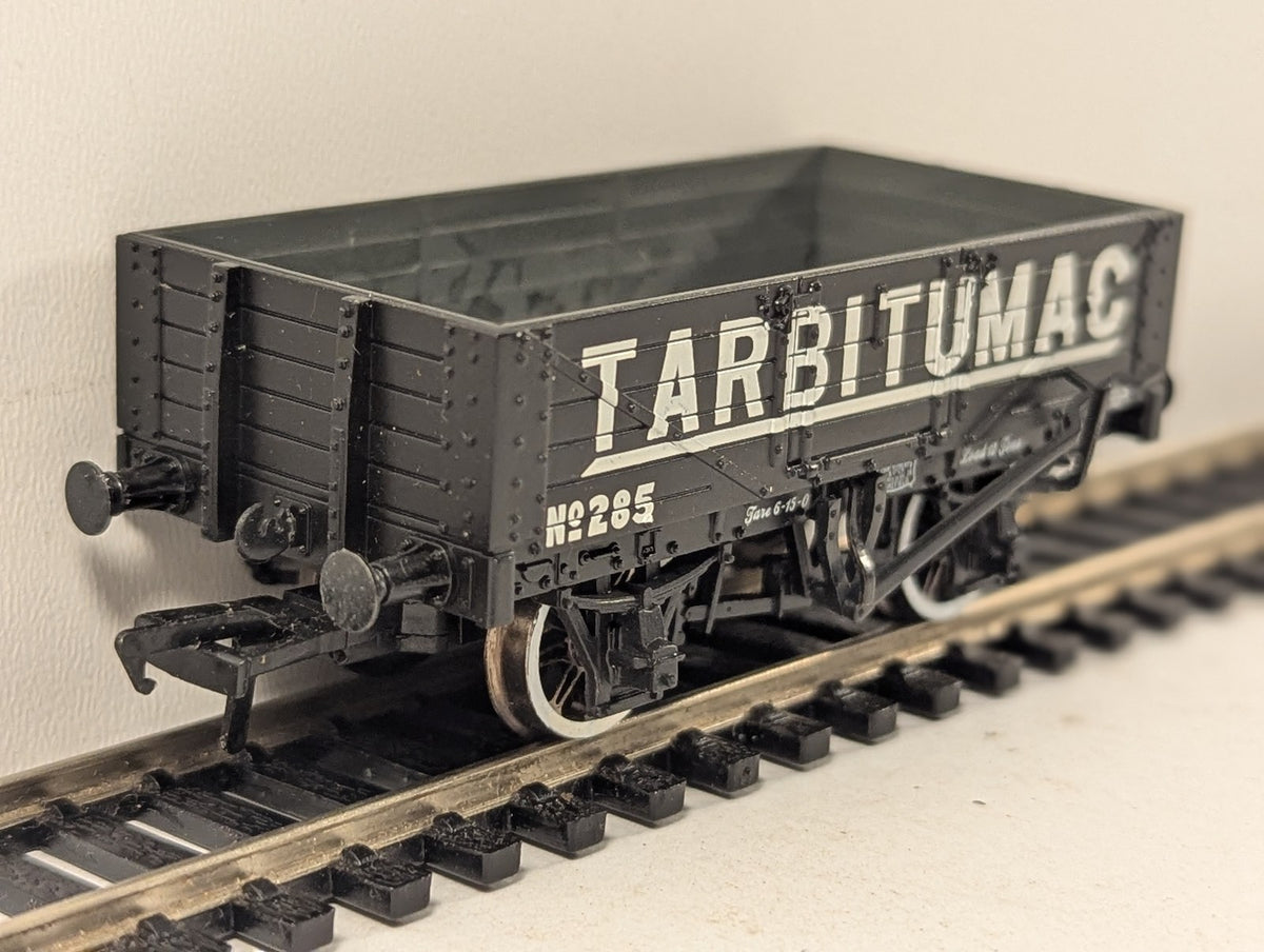 Bachmann OO Gauge 8 Plank Wagon Tarbitumac Goods Wagon 285 Tarbitumac Black