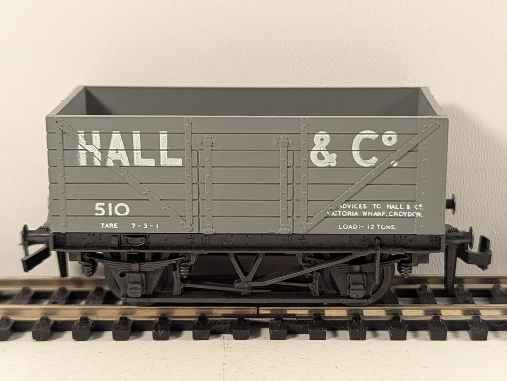 Trix Trains 1664 Private Owner 7-Plank Wagon “Hall and Co”