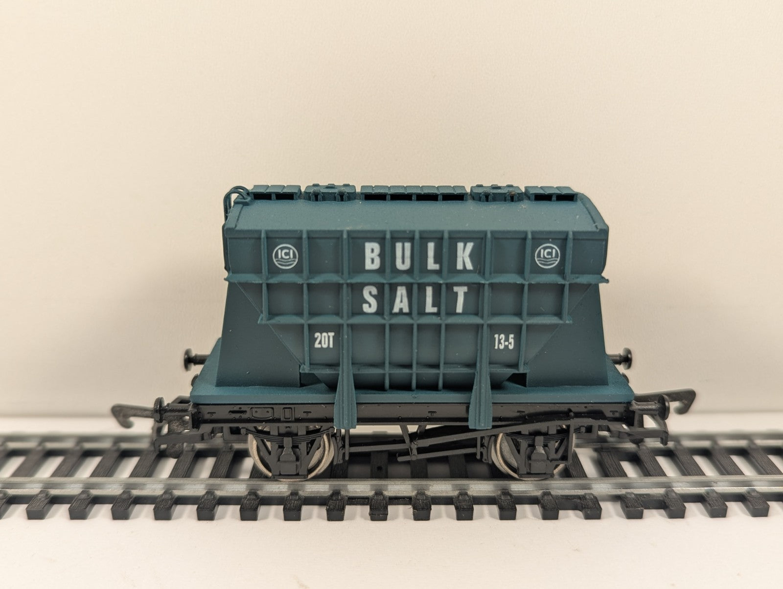 Dapol OO ICI Bulk Salt Presflo Wagon Blue