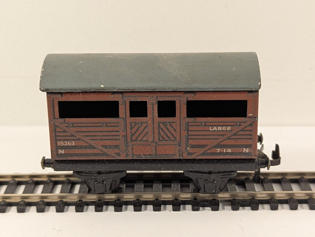 Trix Twin LNER Cattle Wagon OO Gauge - Missing Coupler