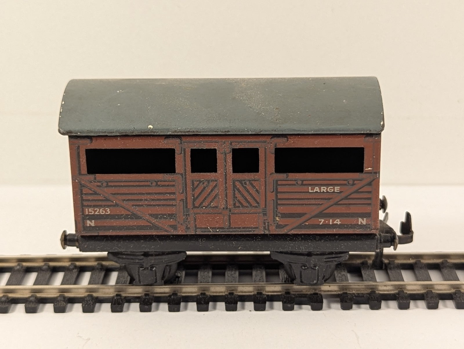 Trix Twin LNER Cattle Wagon OO Gauge - Missing Coupler