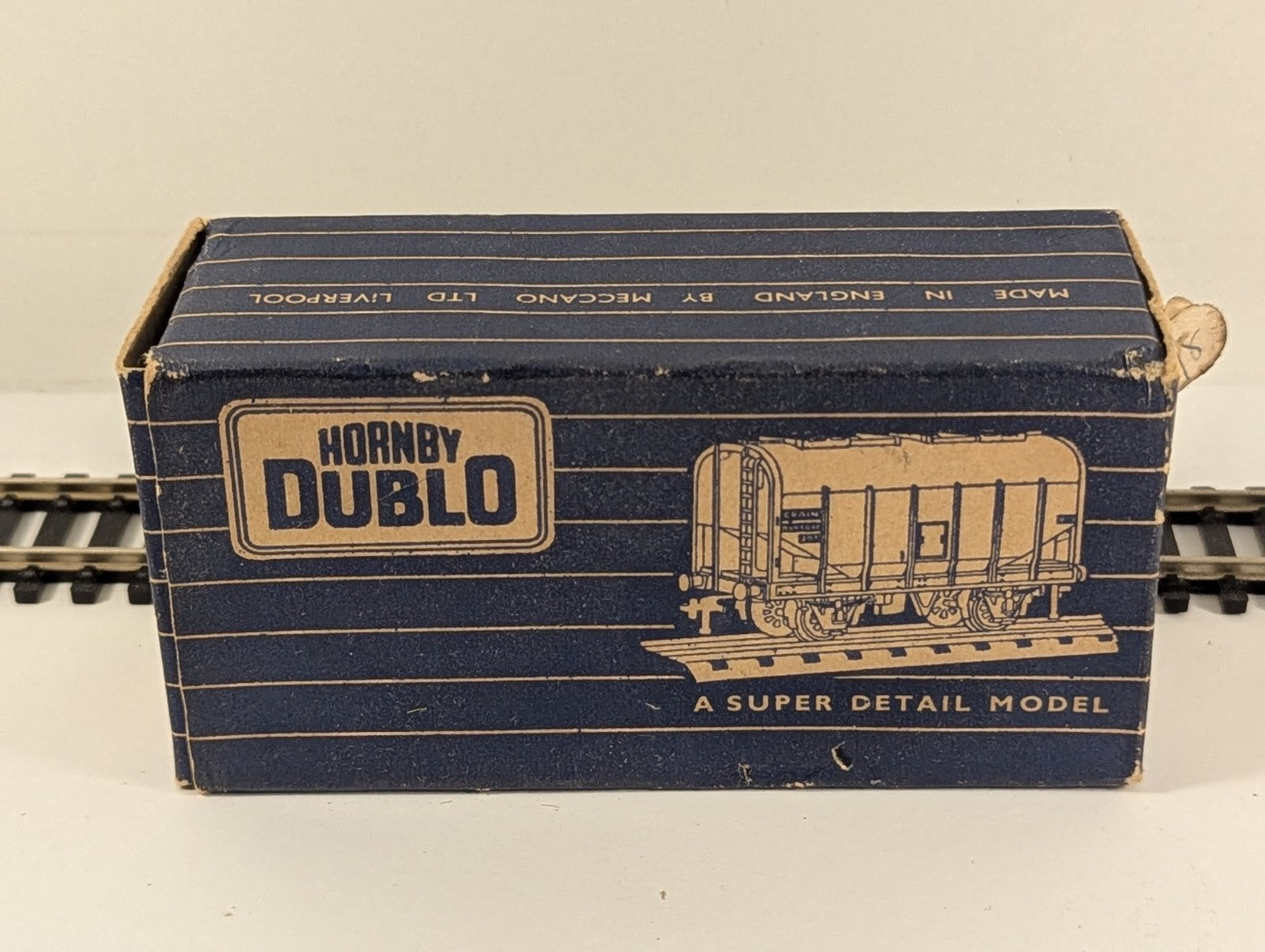 Hornby Dublo 32067 20 Ton Bulk Grain Wagon OO Gauge Boxed