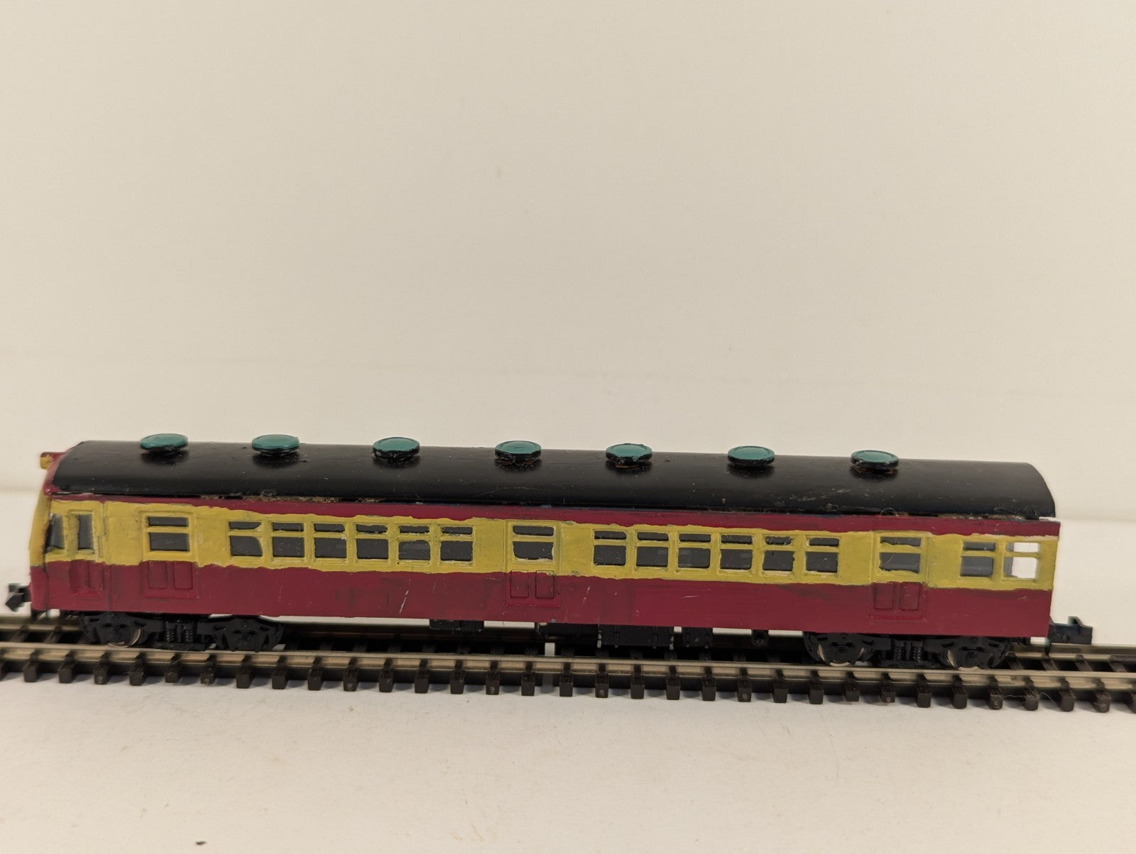 Repainted N Gauge Japanese Dummy Unit Missing Wheels