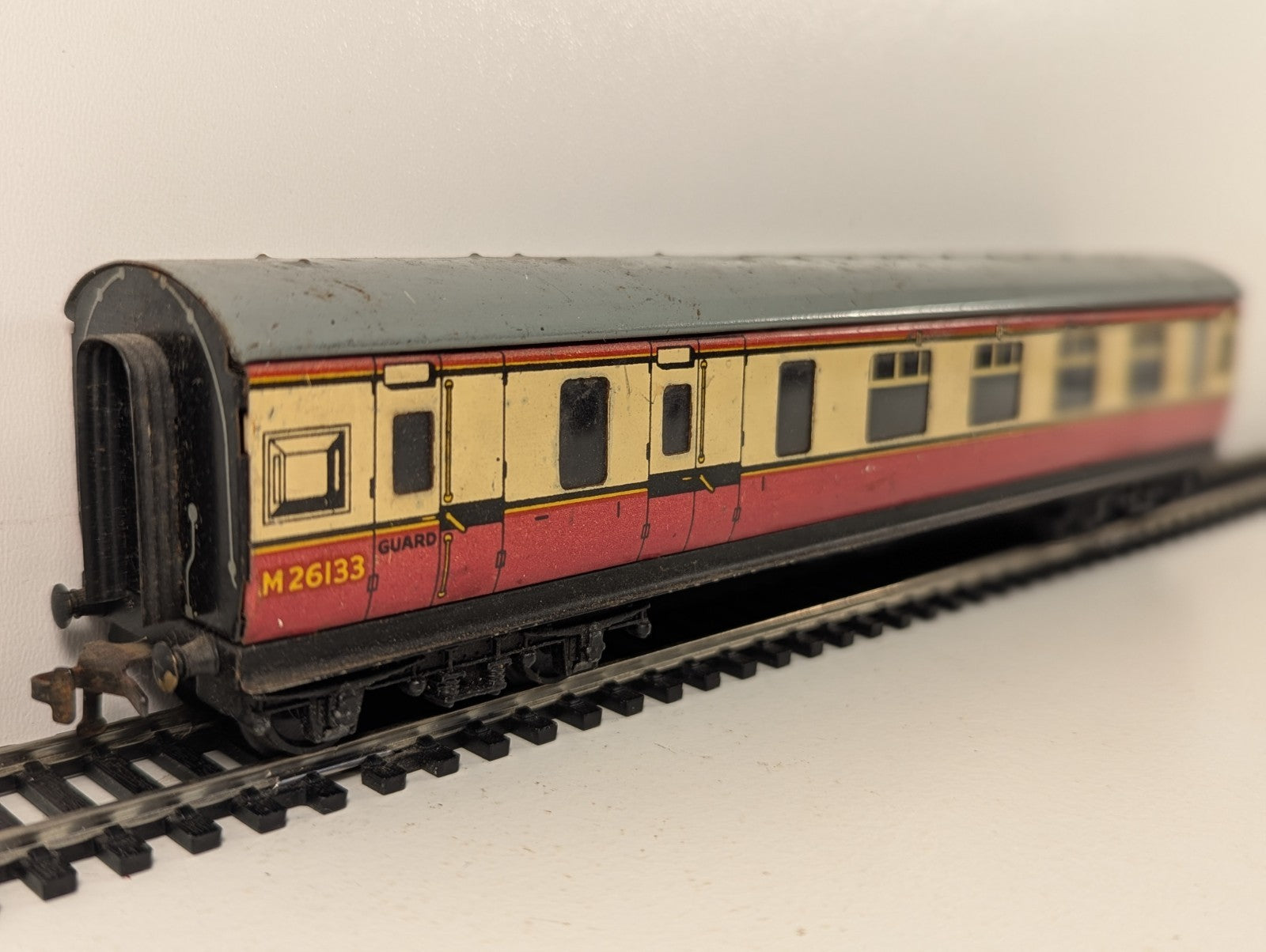 Hornby Dublo OO Gauge Tinplate Brake Coach BR Crimson & Cream
