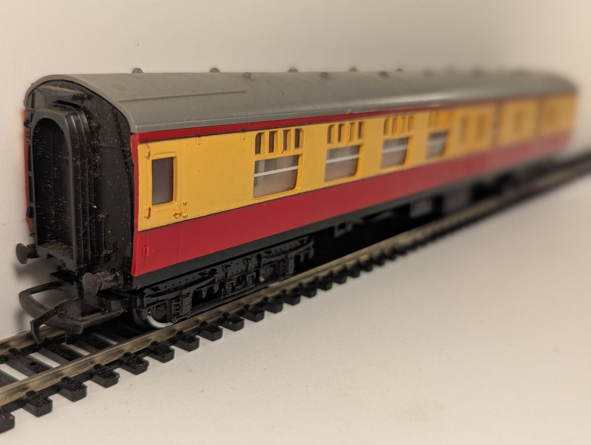 Hornby OO Gauge BR Mk1 Brake Second Corridor (BSK) Passenger Coach 34100