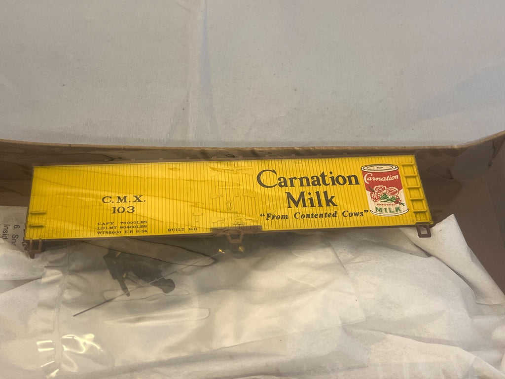 Walthers HO Scale 40ft Carnation Reefer Kit 932-2479