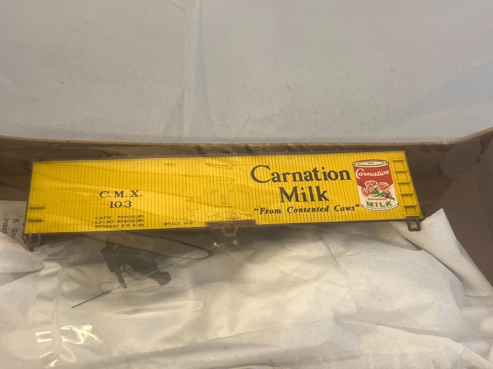 Walthers HO Scale 40ft Carnation Reefer Kit 932-2479