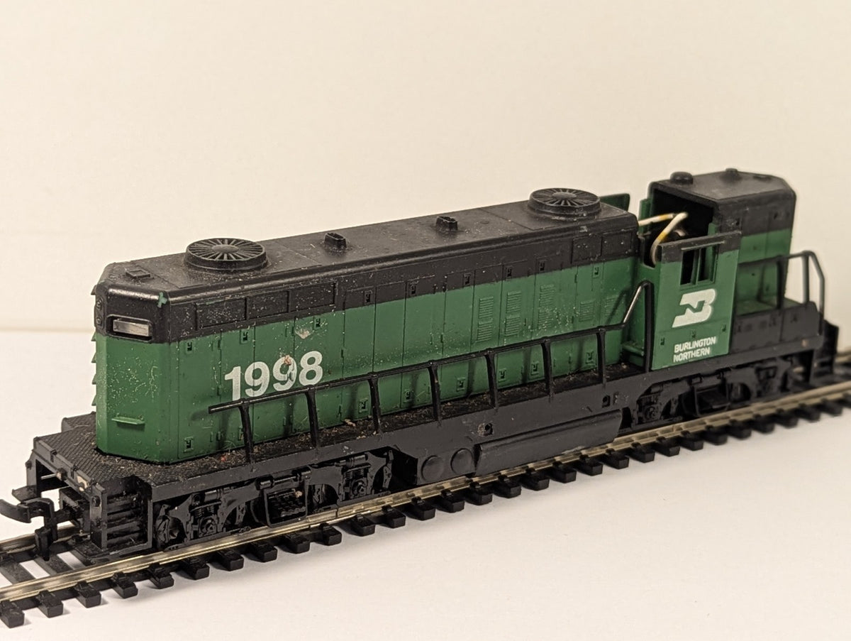 Atlas OO Gauge Burlington Northern SD-9 Diesel (Missing Roof) – Spares/Repair