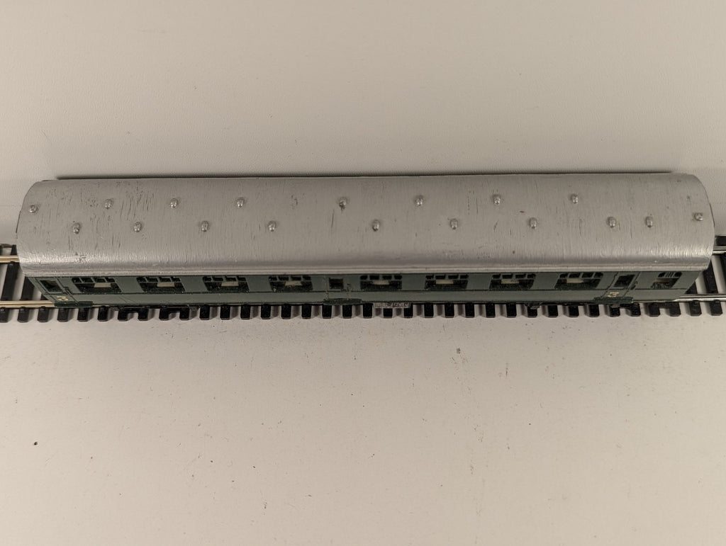 Tri-ang OO Gauge BR Suburban Coach Passenger Coach M43721 BR Green R223