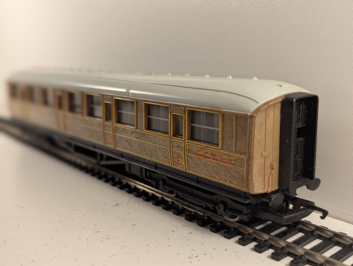 Hornby OO Gauge Gresley LNER Composite Coach Passenger Coach 22357 LNER Teak
