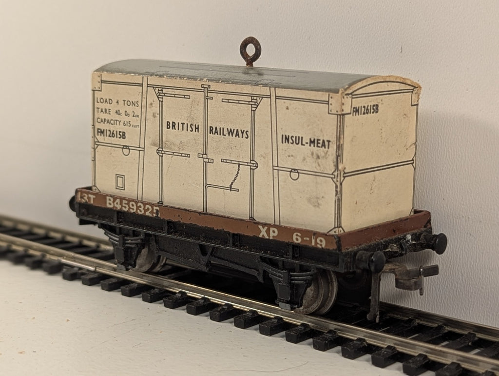 HornbyDublo 32088 OO Gauge Low-Sided Wagon with Insulated Meat Container - Boxed