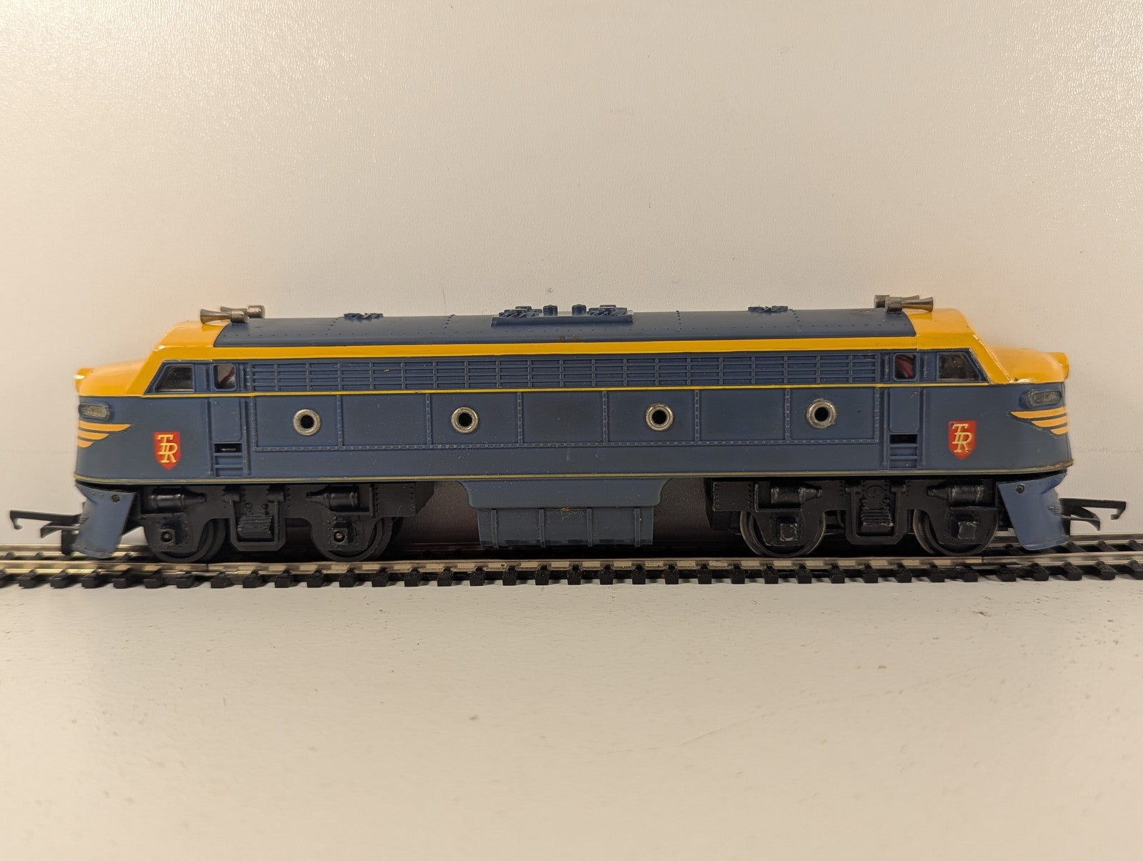 Tri-ang OO Gauge Double Ended Diesel Locomotive 5007