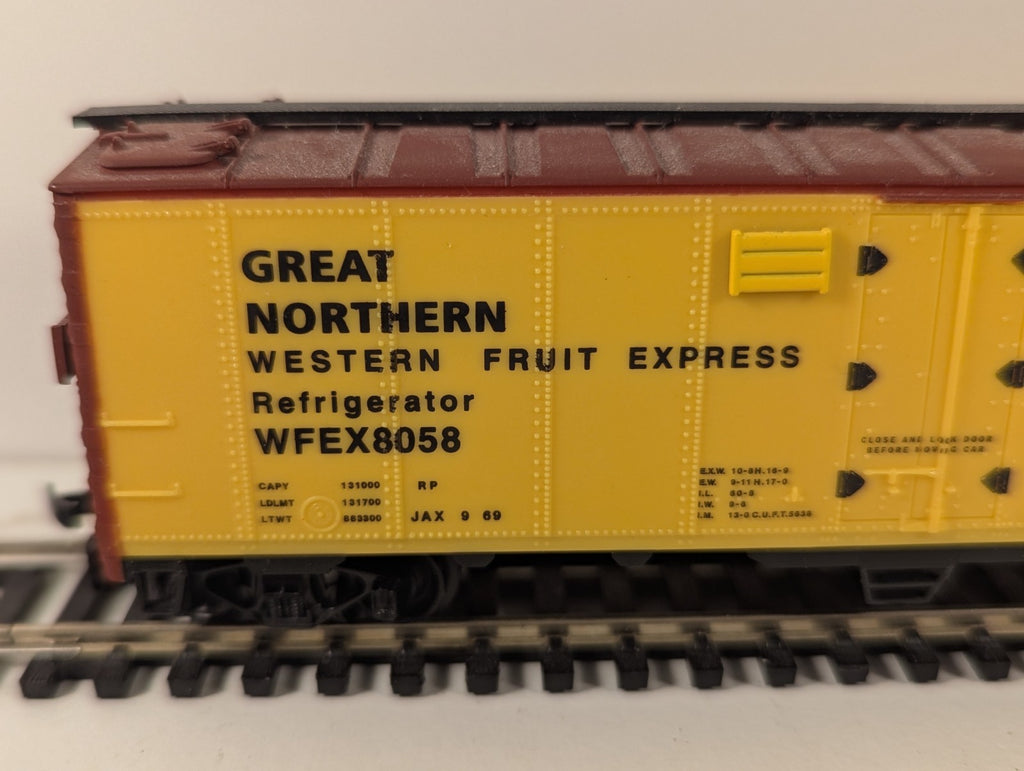 Athearn HO Gauge Western Fruit Express Refrigerator Car WFEX 8058