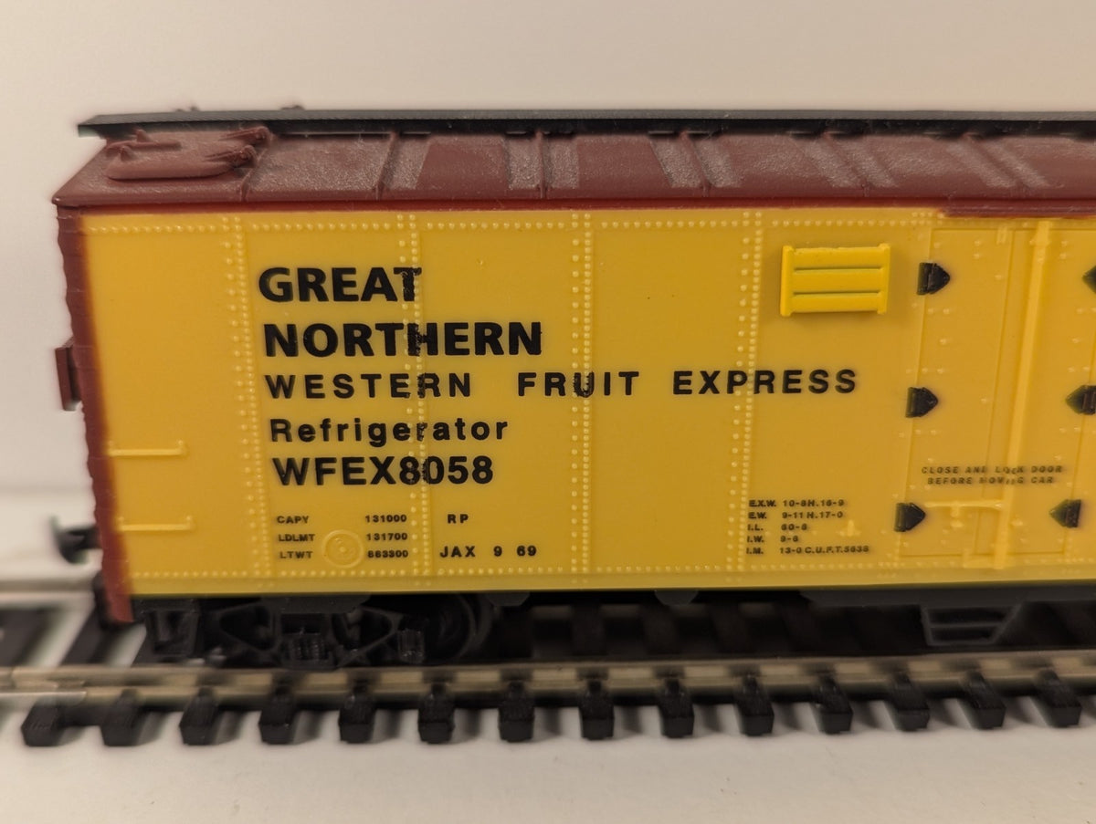 Athearn HO Gauge Western Fruit Express Refrigerator Car WFEX 8058