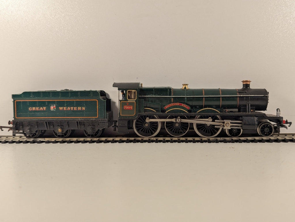 Hornby OO Gauge GWR Class 4900 Hall Class 4-6-0 'Fountains Hall'