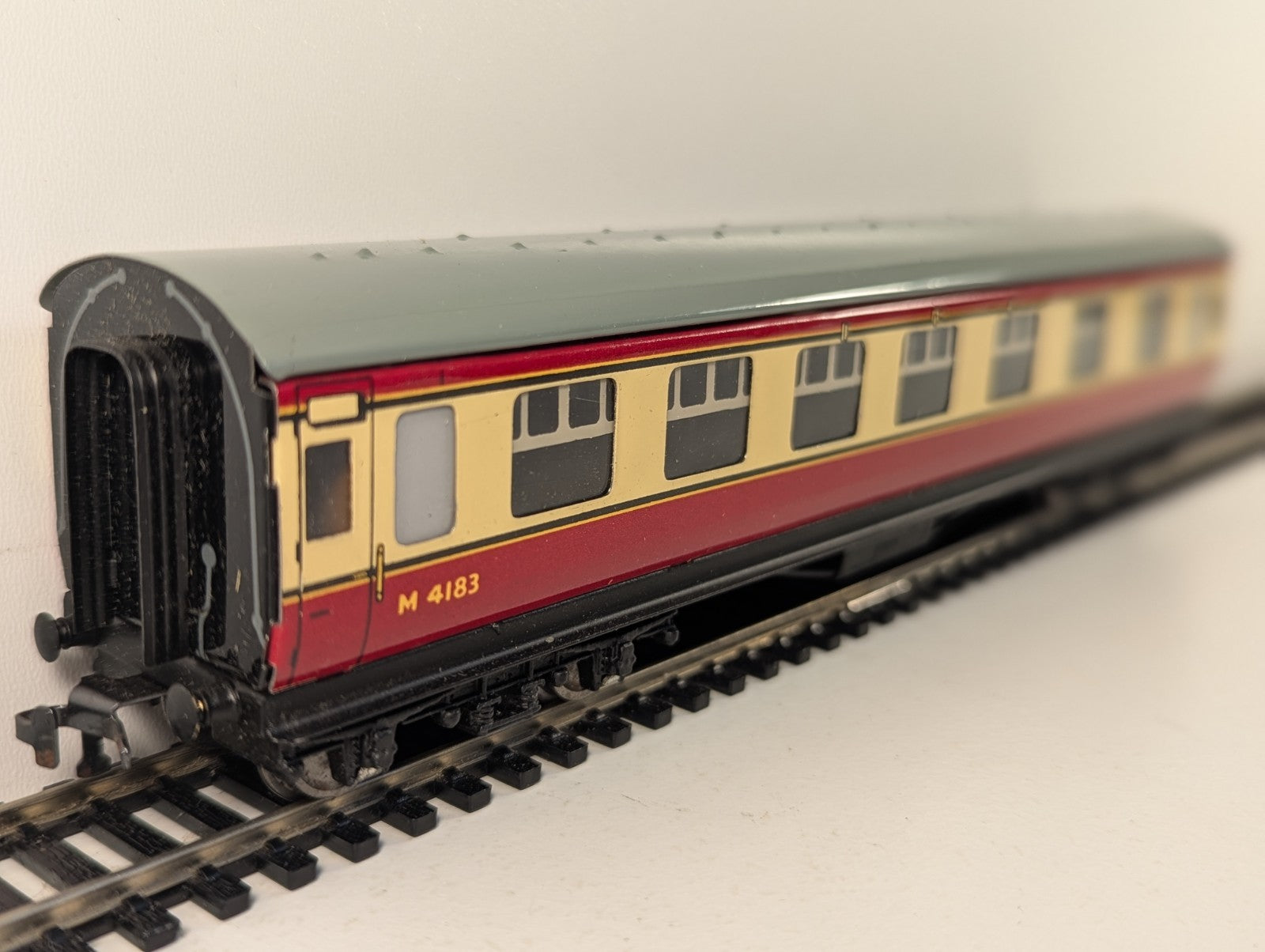 Hornby Dublo 32017 OO Gauge LMS Stanier Composite Coach M4183