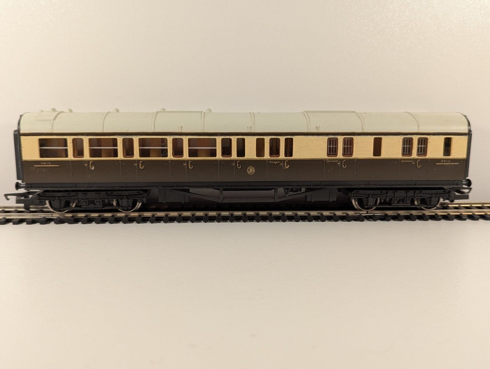 Hornby R430 OO Gauge GWR Collett Brake Coach 4913
