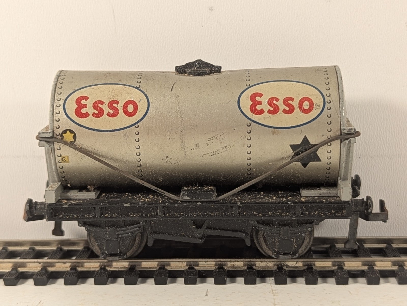Hornby Dublo OO Gauge Esso Petrol Tank Wagon Goods Wagon Esso Silver