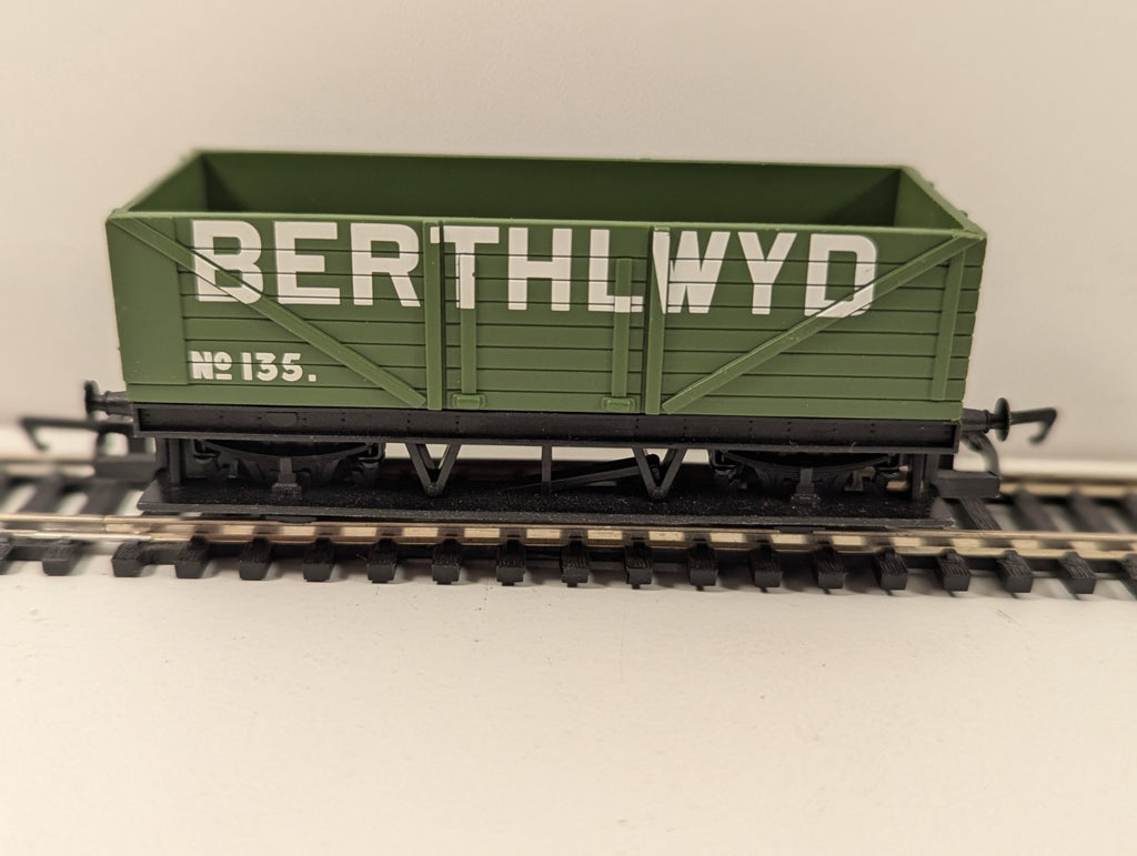 Hornby OO Berthlwyd 7 Plank Open Wagon 135