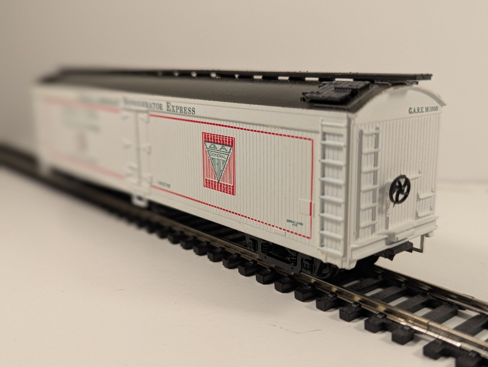 Athearn HO Gauge General America 50ft Express Reefer