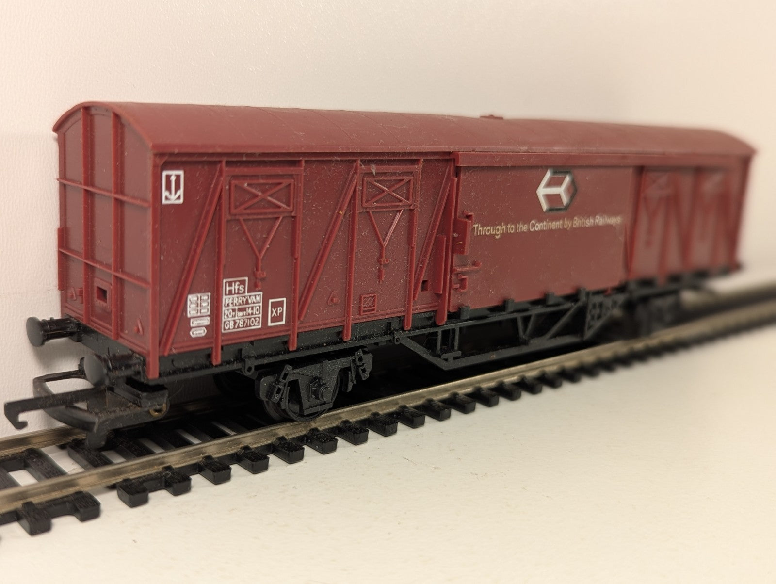 Tri-ang Hornby R738 OO Gauge Red BR Anglo-Continental Ferry Van