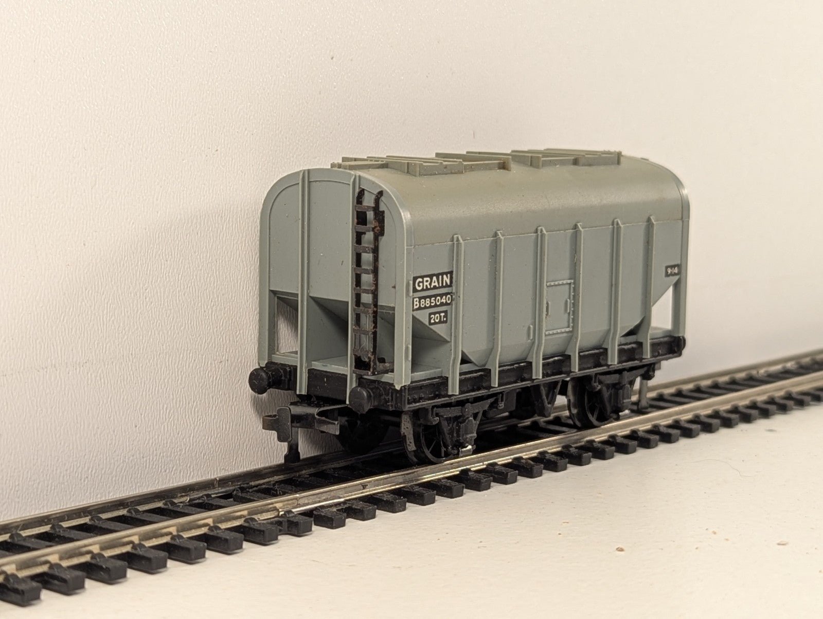 Hornby Dublo 32067 OO Gauge Grey 20 Ton Bulk Grain Wagon - Boxed