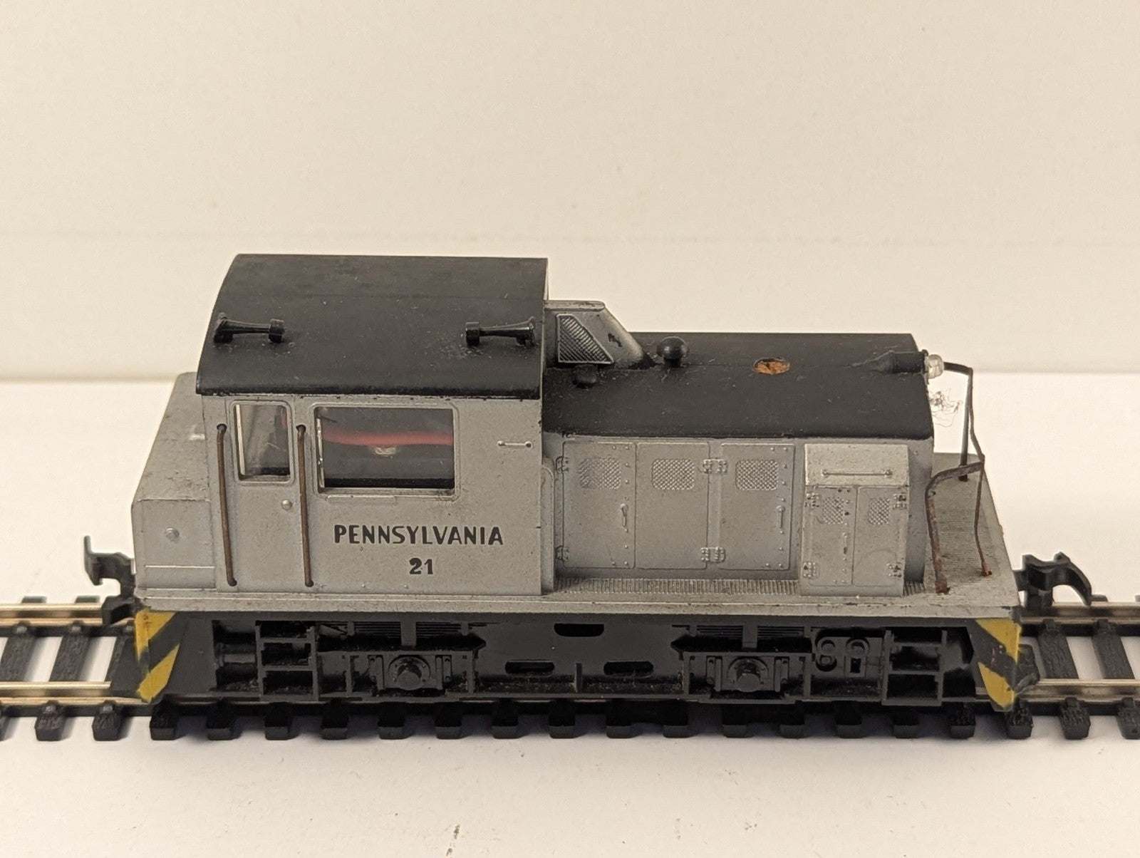 Mehano HO Scale Plymouth Diesel Switcher Pennsylvania 21 - Faulty