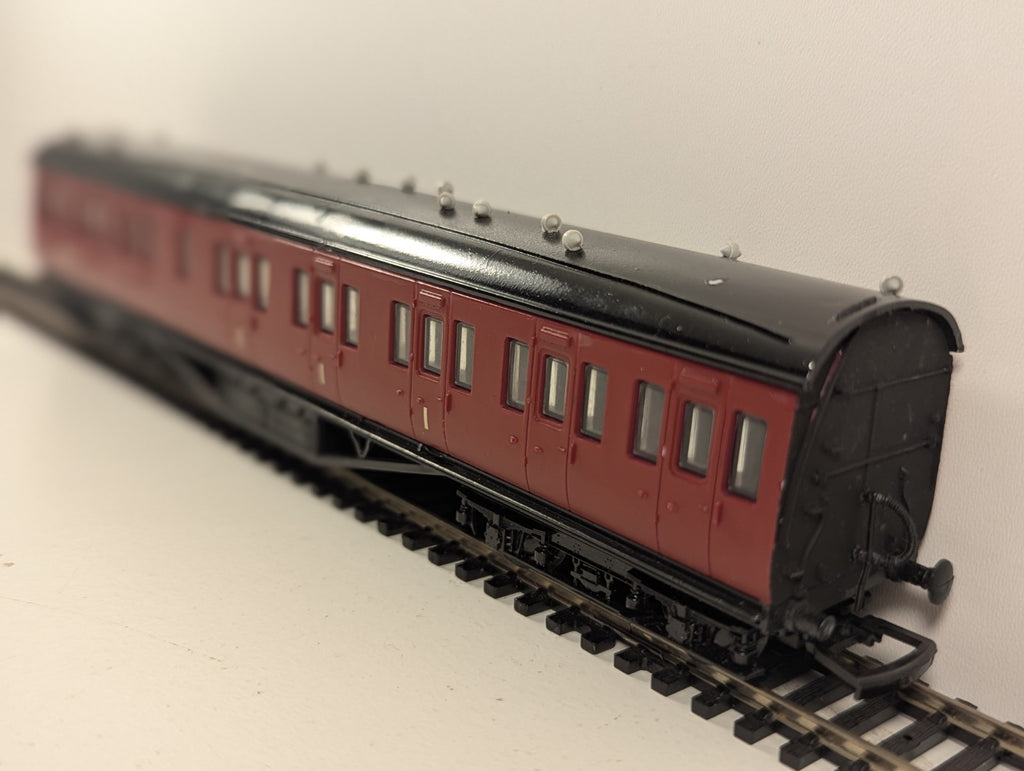 Dapol OO Gauge Stanier 57ft Brake Third M16658 BR Carmine – Lights