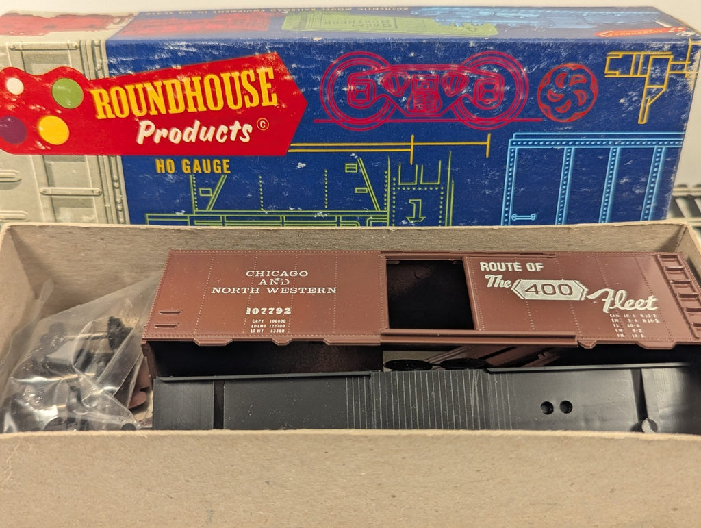 Roundhouse Products HO Gauge Chicago & North Western Box Car Kit boxed
