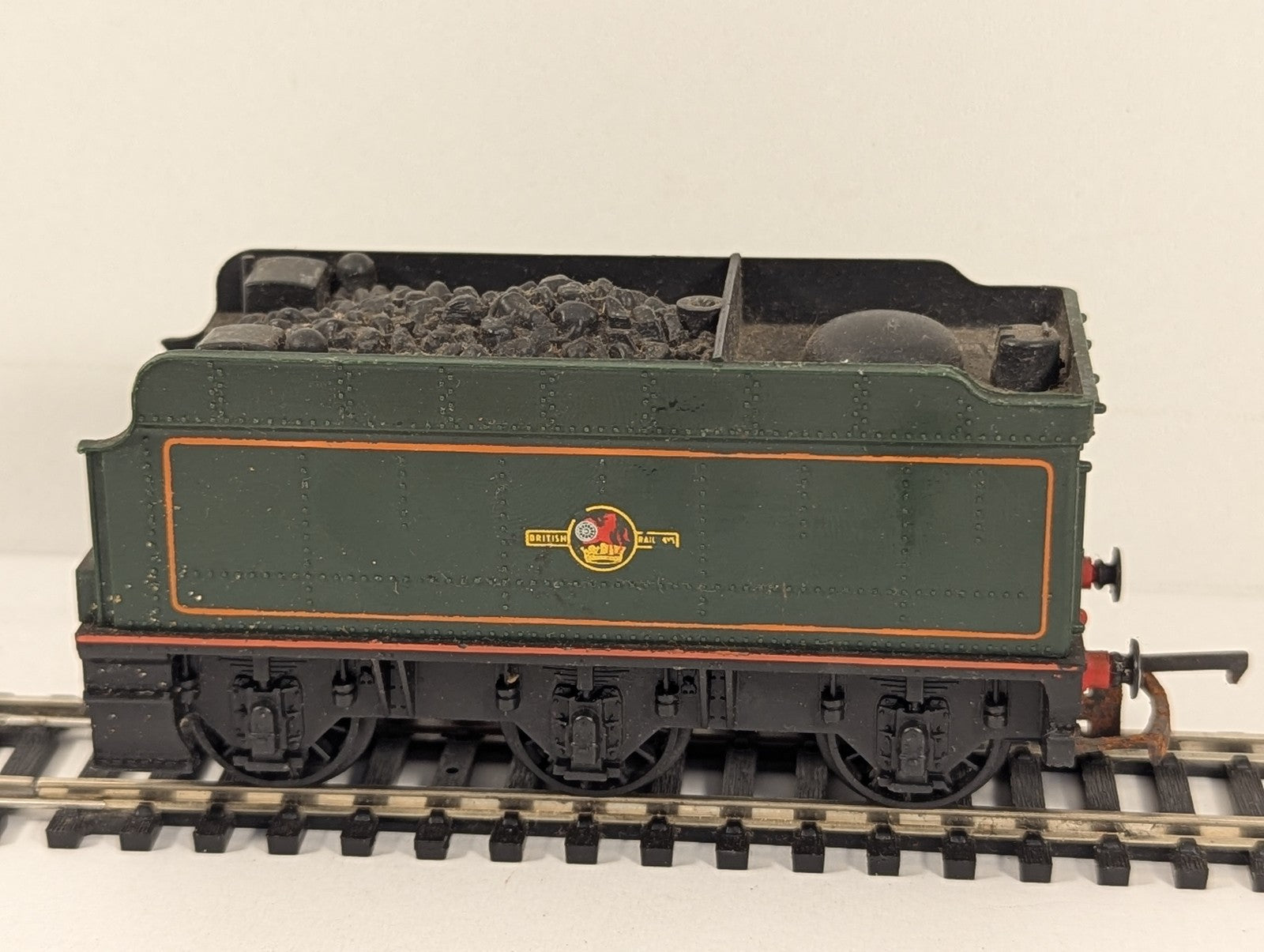 Hornby OO Gauge Fowler 3500 Gallon Tender BR Lined Green (Early Emblem)