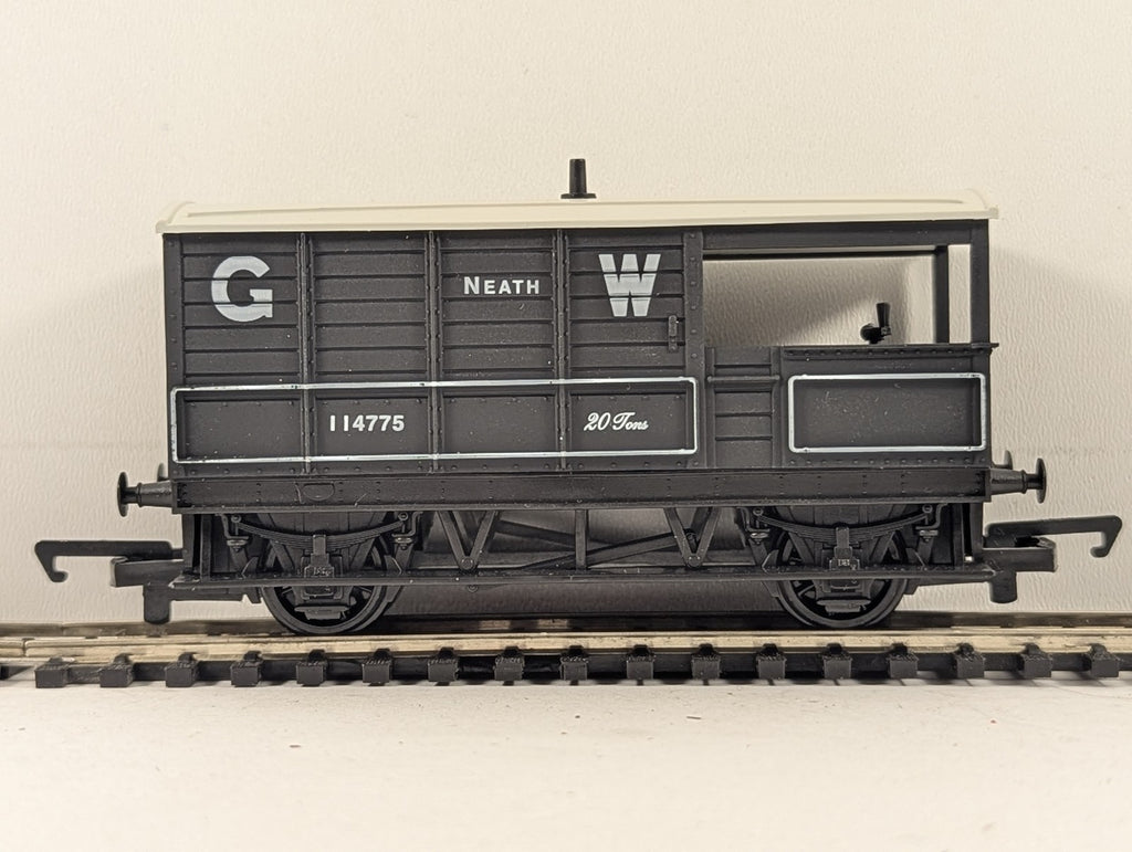Bachmann OO Gauge 20 Ton Toad Brake Van 114775 GWR Dark Grey 33-301A