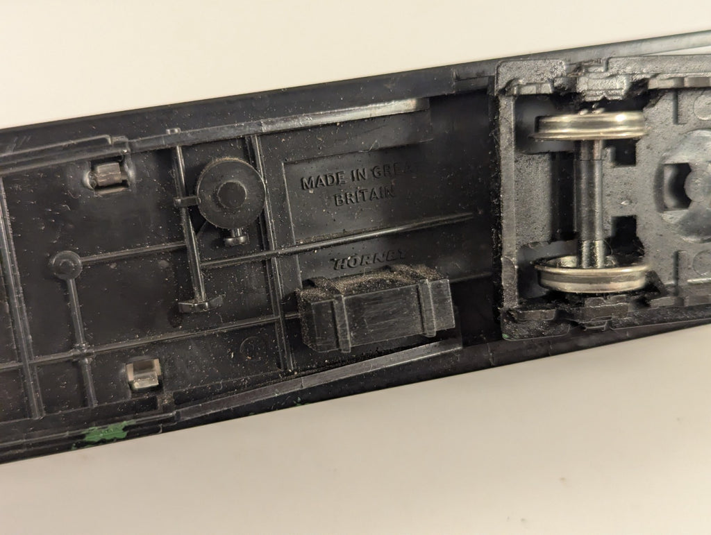 Hornby RailRoad OO Gauge LNER Teak Coach for Flying Scotsman