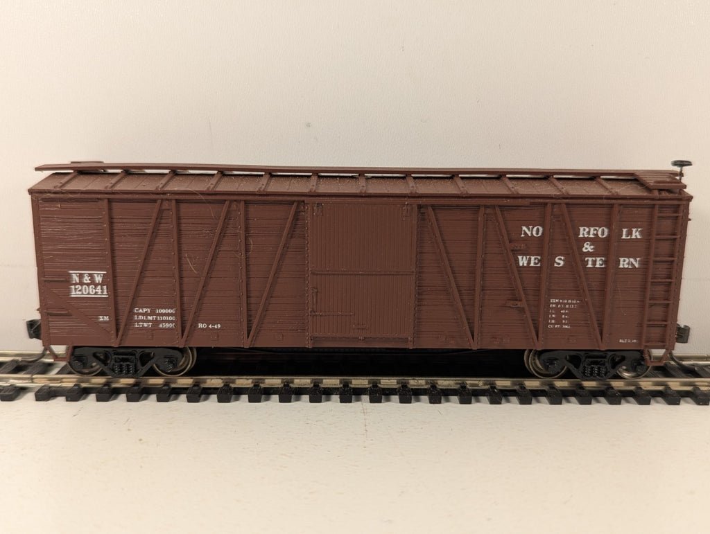 Roundhouse HO Gauge Outside Braced Wooden Boxcar 120641 Norfolk & Western