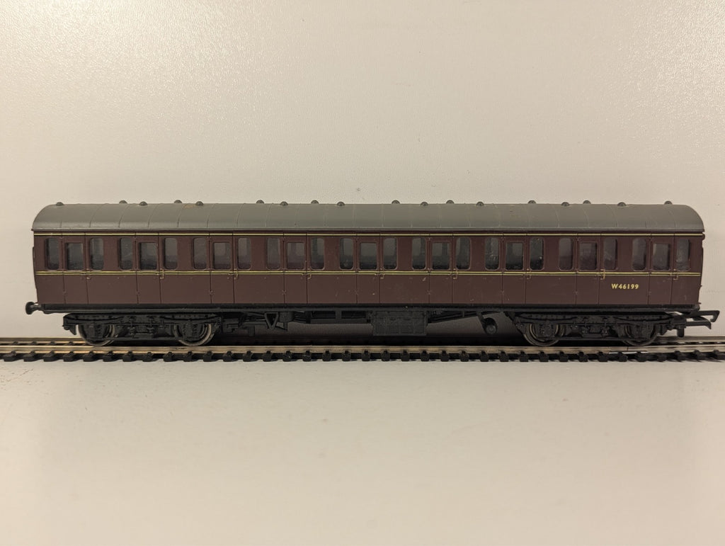 Bachmann Branchline OO Gauge BR Mk1 57ft Suburban Coach