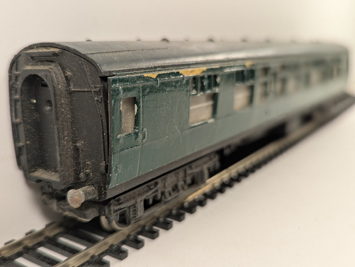 Tri-ang OO Gauge Suburban Coach Passenger Coach Green