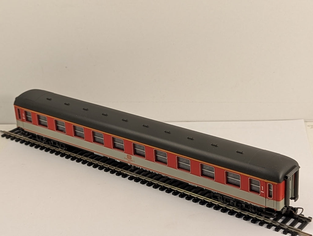 Rivarossi HO Gauge Deutsche Bundesbahn 1st Class Coach Type Aüm Passenger Coach