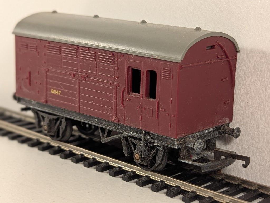 Hornby Horse Box Wagon BR Maroon B547 OO Gauge Coverter Wagon