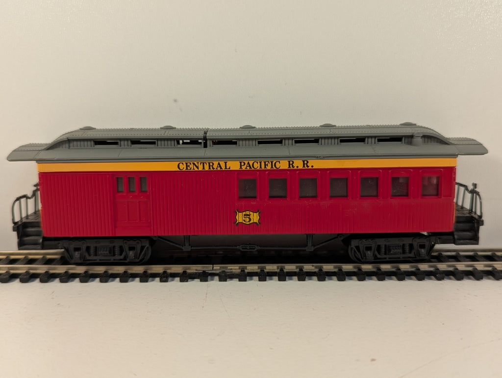 Bachmann HO Scale 47' Old-Time Combine Coach - Central Pacific Railroad