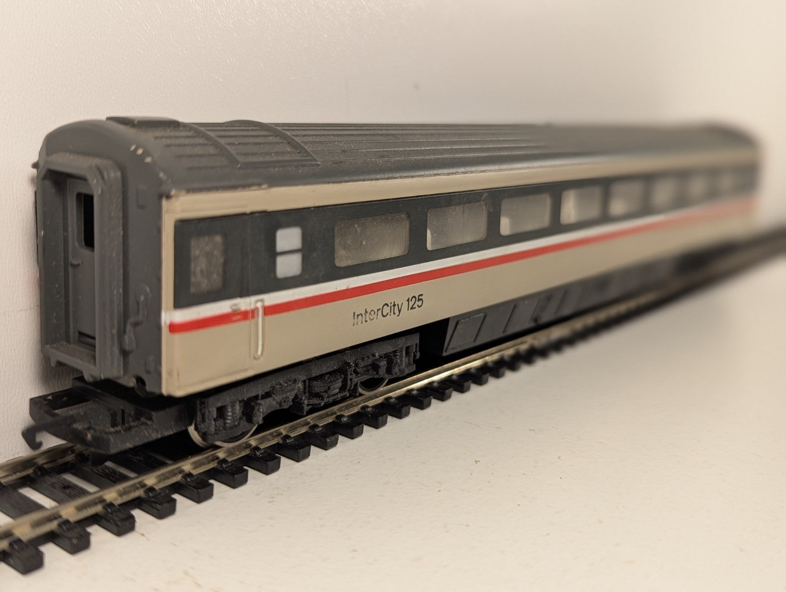 Hornby OO Gauge BR Mk3 TSO Coach Passenger Coach 42251 BR InterCity