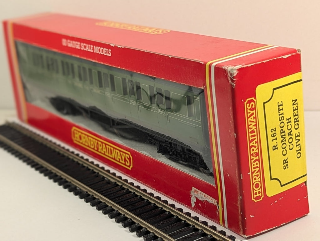 Hornby R162 OO Gauge SR Composite Coach Olive Green 5544