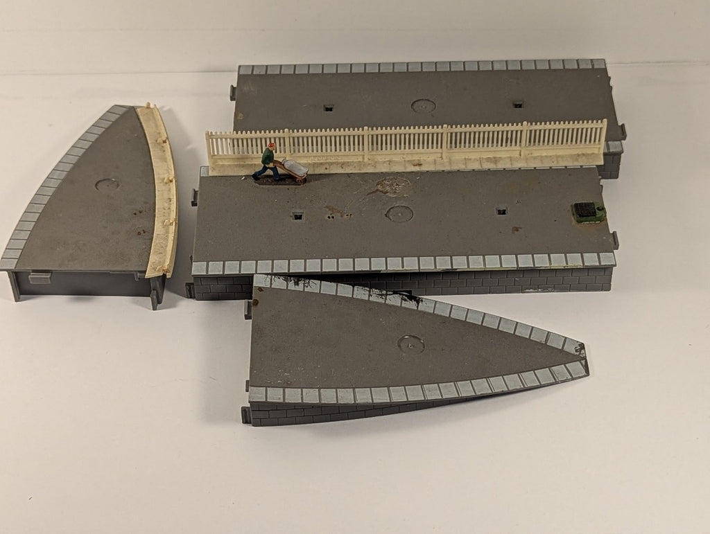 Hornby OO Gauge Station Platform Sections Grey & Brick