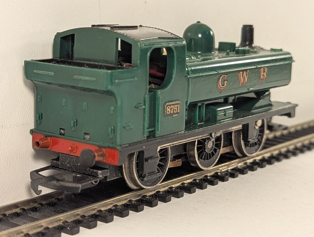 Hornby OO Gauge Class 57xx Pannier Tank Locomotive 8751 GWR Green R041
