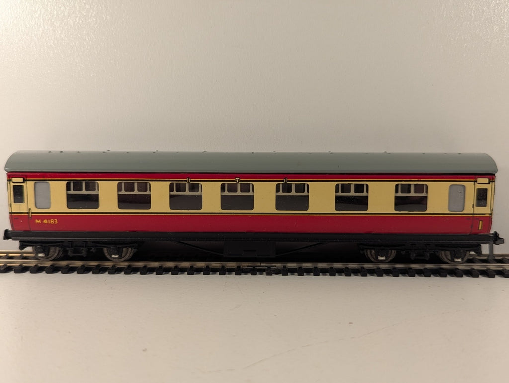 Hornby Dublo OO Gauge LMS Stanier Composite Corridor Coach M4183 Crimson & Cream