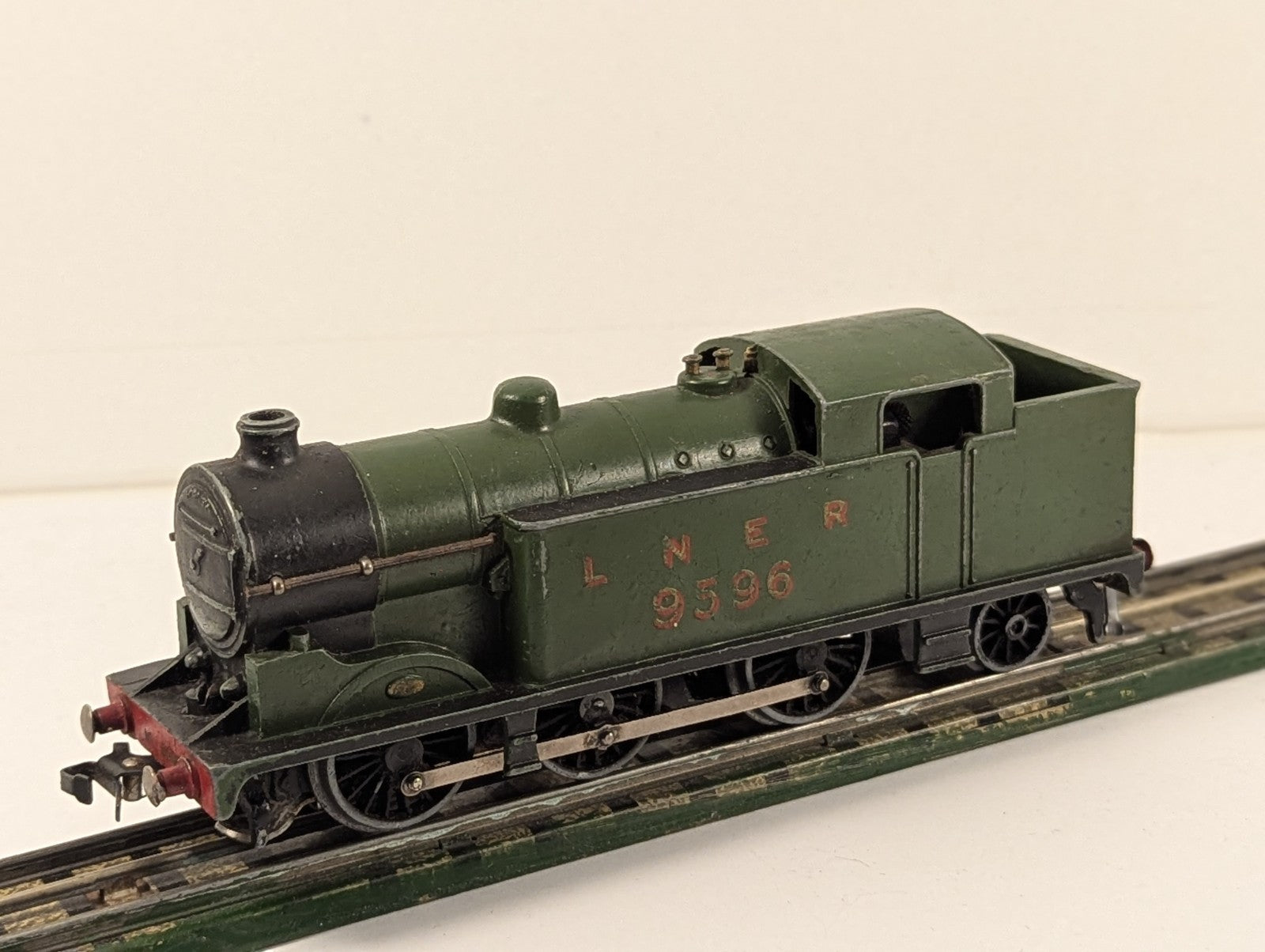 Hornby Dublo EDL7 OO Gauge 3-Rail LNER 0-6-2T Locomotive 9596
